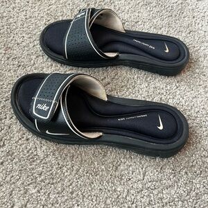Nike Black comfort footbed slide on sandals size women’s 8